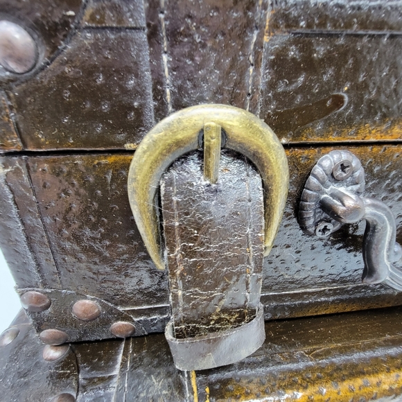 Vintage Stacking Trunks, Antique Decor Storage - Picture 5 of 9